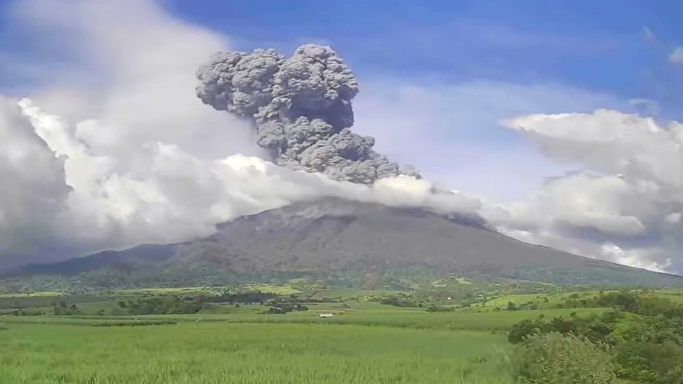 Urgent evacuation of 87,000 people as Kanlaon volcano erupts