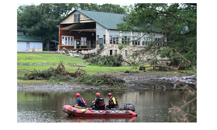 Update Texas floods: Rescuers on horseback, with dogs search for flood ...